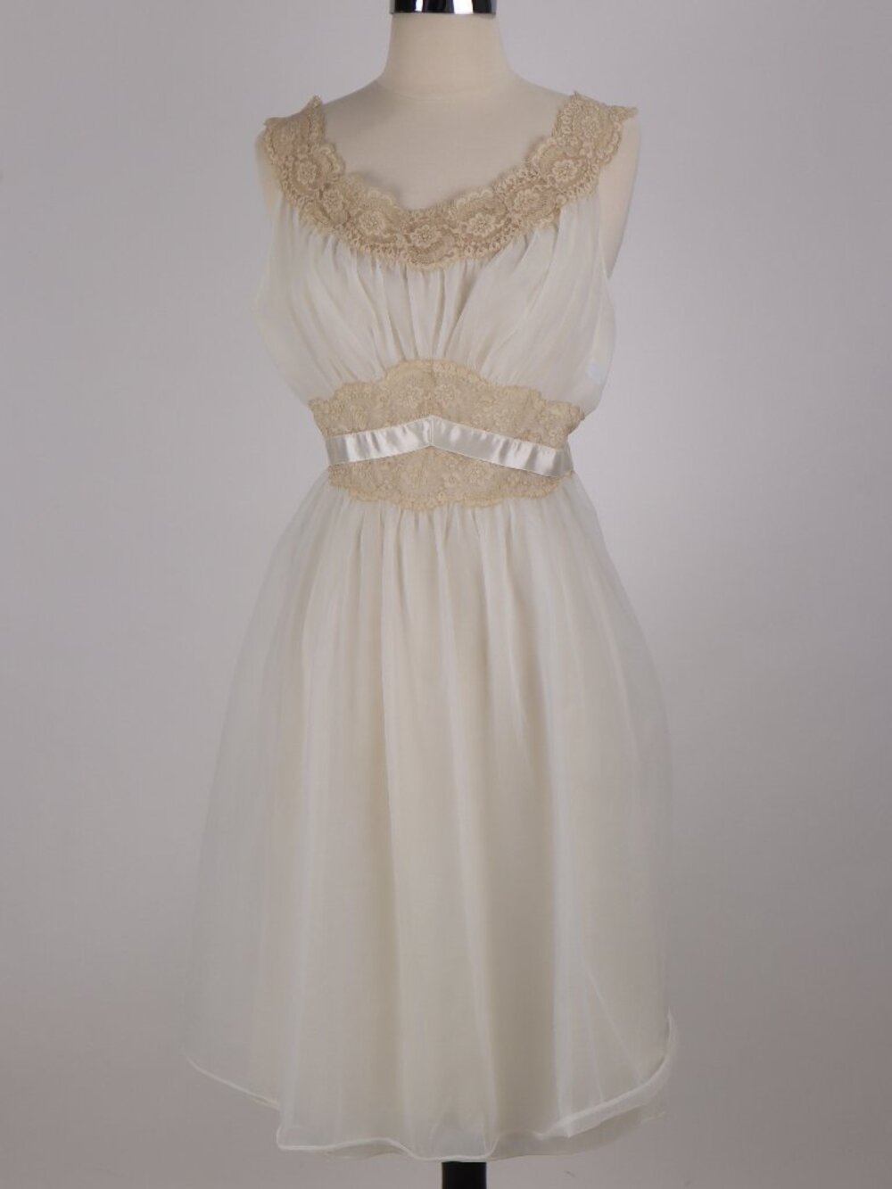 🌺 Vtg 60's Vanity Fair Lace Nylon Overlay Nightgown Negligee Peignoir Lingerie